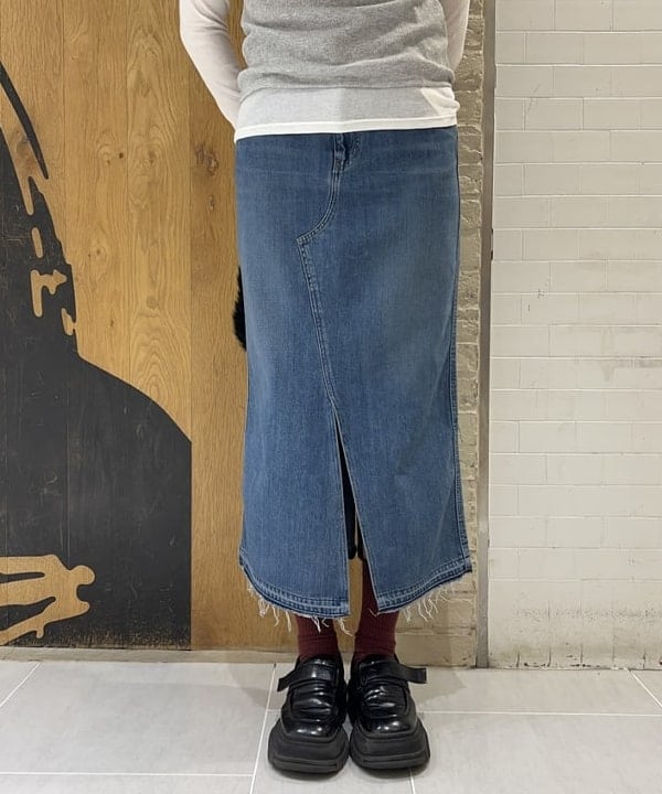 桃羽さんの「BEAMS WOMEN｜アシンメトリー オフショルダー Tシャツ」を使ったコーディネート