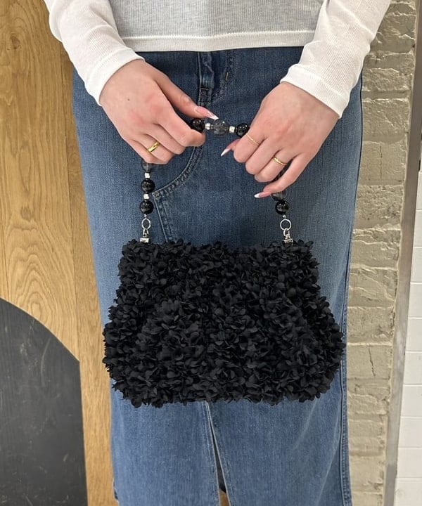 桃羽さんの「BEAMS WOMEN｜アシンメトリー オフショルダー Tシャツ」を使ったコーディネート