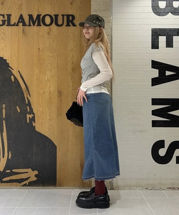 桃羽さんの「BEAMS WOMEN｜アシンメトリー オフショルダー Tシャツ」を使ったコーディネート