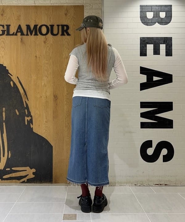 桃羽さんの「BEAMS WOMEN｜アシンメトリー オフショルダー Tシャツ」を使ったコーディネート