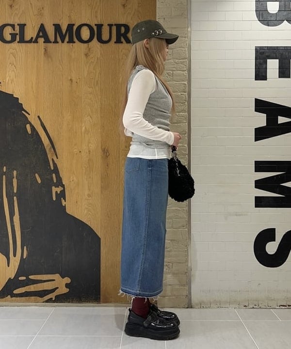 桃羽さんの「BEAMS WOMEN｜アシンメトリー オフショルダー Tシャツ」を使ったコーディネート