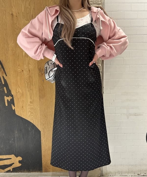 桃羽さんの「BEAMS WOMEN｜サテン ドット キャミワンピース」を使ったコーディネート
