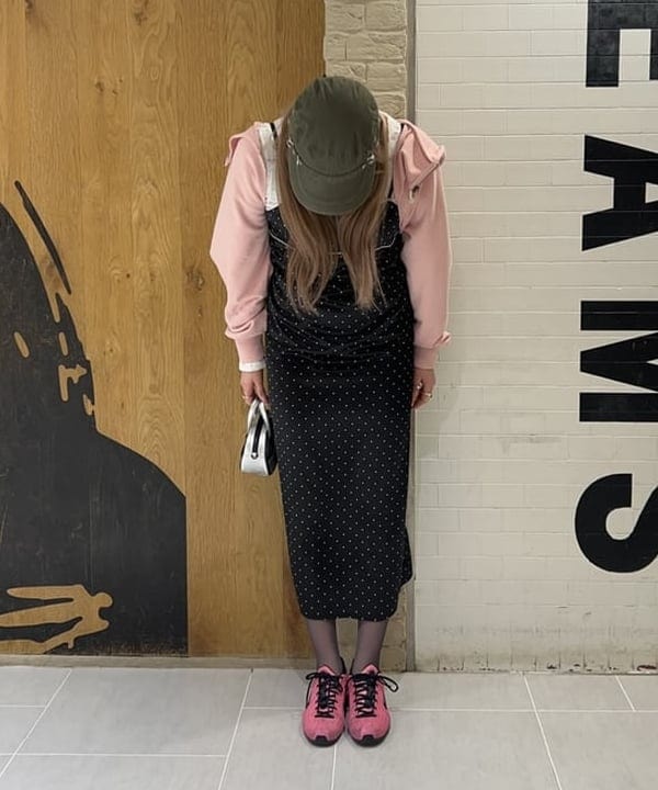 桃羽さんの「BEAMS WOMEN｜サテン ドット キャミワンピース」を使ったコーディネート