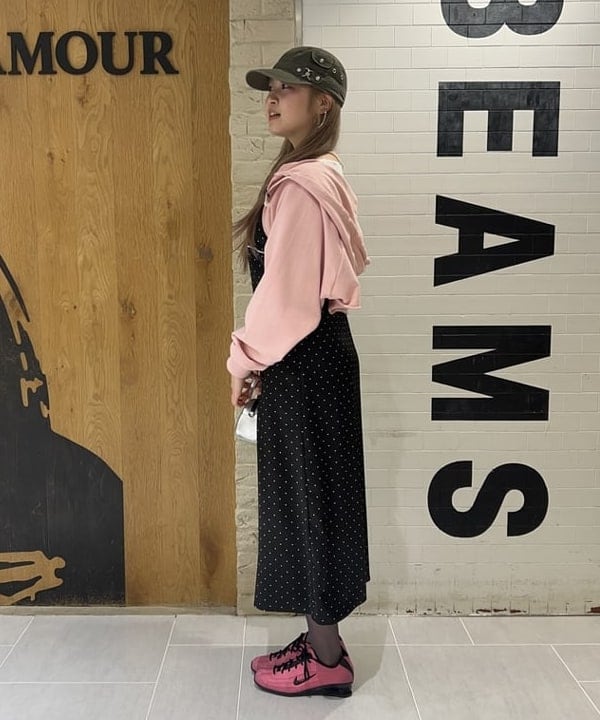 桃羽さんの「BEAMS WOMEN｜サテン ドット キャミワンピース」を使ったコーディネート