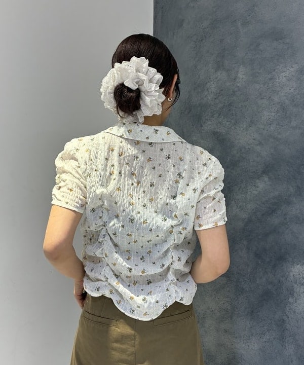 SAEさんの「BEAMS WOMEN｜フラワー プリント シャーリング シャツ」を使ったコーディネート