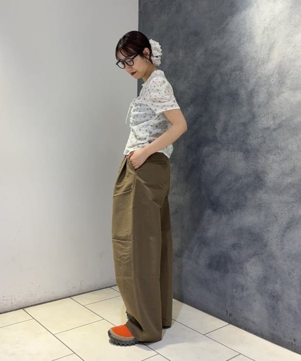 SAEさんの「BEAMS WOMEN｜フラワー プリント シャーリング シャツ」を使ったコーディネート