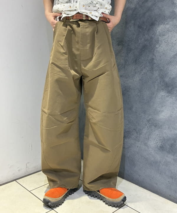 SAEさんの「BEAMS WOMEN｜フラワー プリント シャーリング シャツ」を使ったコーディネート