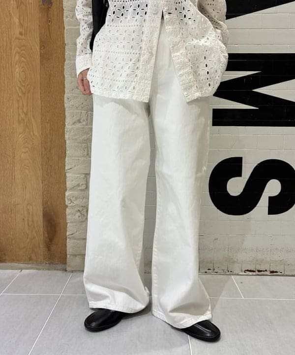 津藤 理佐子さんの「BEAMS WOMEN｜ワイド デニム パンツ」を使ったコーディネート