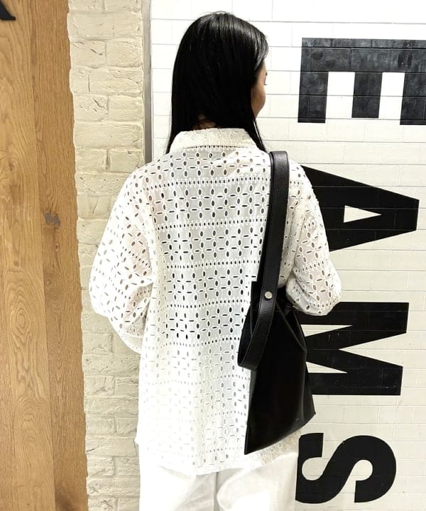 津藤 理佐子さんの「BEAMS WOMEN｜ワイド デニム パンツ」を使ったコーディネート