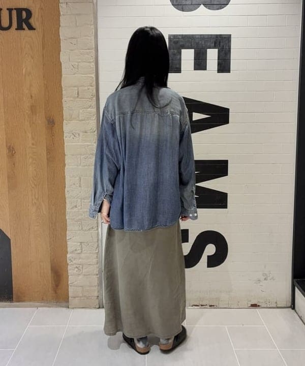 津藤 理佐子さんの「BEAMS WOMEN｜maturely / ブリーチ ストラップ ロングスリーブ」を使ったコーディネート