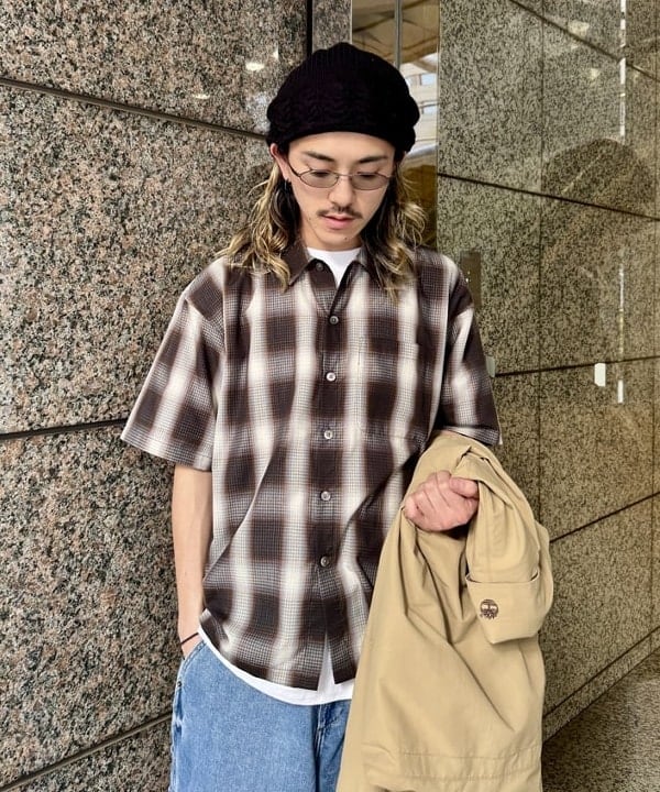 Ryohei Takataさんの「BEAMS WOMEN｜オンブレチェック ミニレギュラーカラーシャツ【リラックスフィット】」を使ったコーディネート