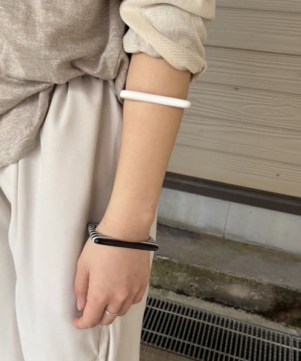 森川 夏衣さんの「BEAMS WOMEN｜maturely / チュール リバーシブル カフ ロングスリーブ」を使ったコーディネート