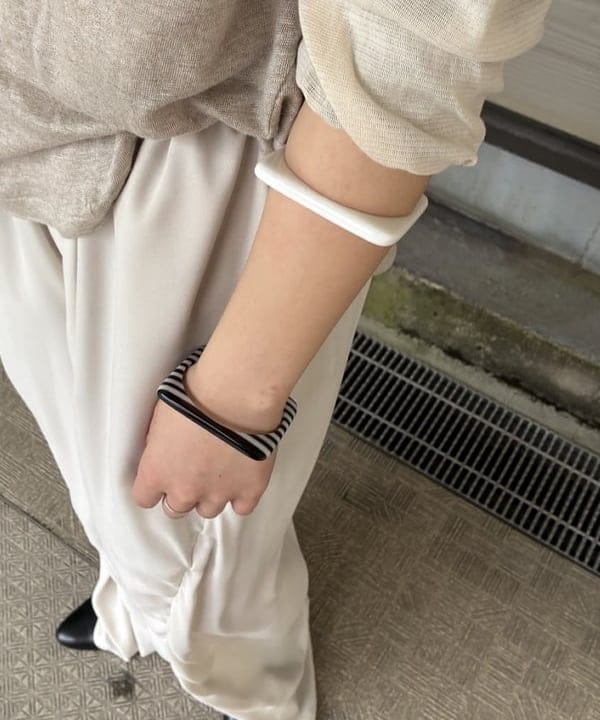 森川 夏衣さんの「BEAMS WOMEN｜maturely / チュール リバーシブル カフ ロングスリーブ」を使ったコーディネート