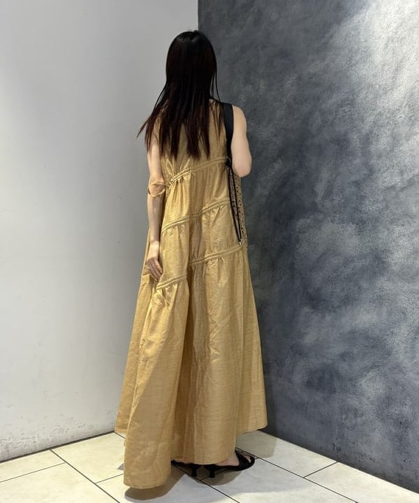 ササキさんの「BEAMS WOMEN｜GHOSPELL / Nerissa Ruched Midi Dress」を使ったコーディネート
