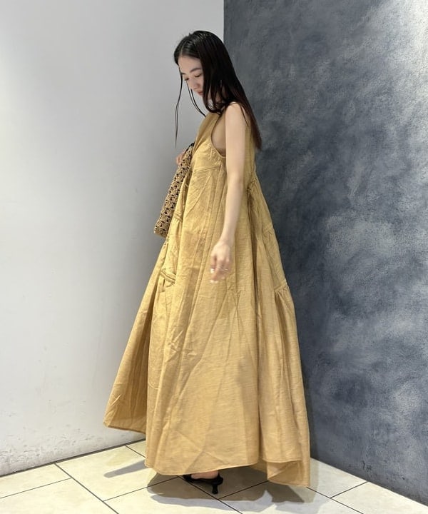 ササキさんの「BEAMS WOMEN｜GHOSPELL / Nerissa Ruched Midi Dress」を使ったコーディネート