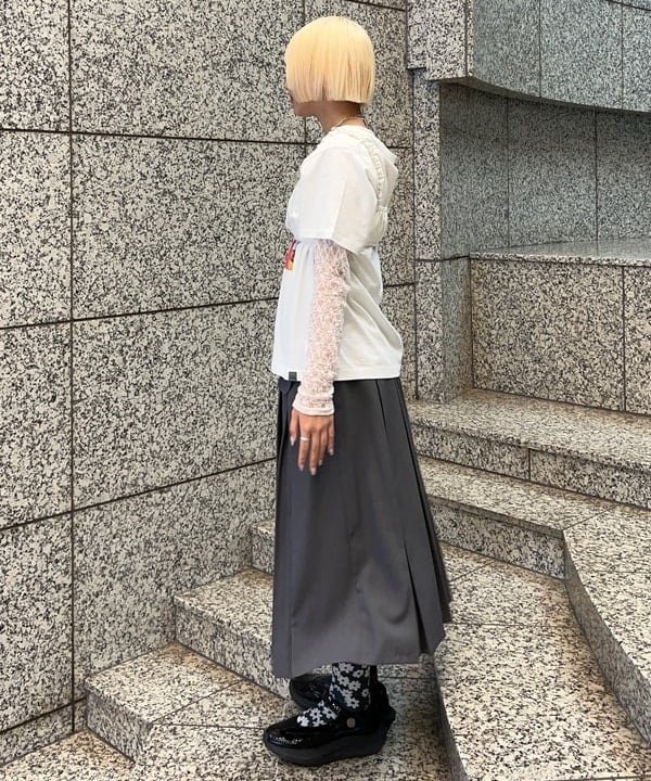 佐藤 亜美さんの「BEAMS WOMEN｜ボックス プリーツ ミディ スカート」を使ったコーディネート