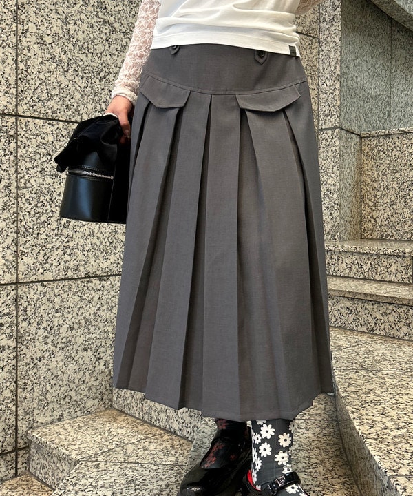 佐藤 亜美さんの「BEAMS WOMEN｜ボックス プリーツ ミディ スカート」を使ったコーディネート