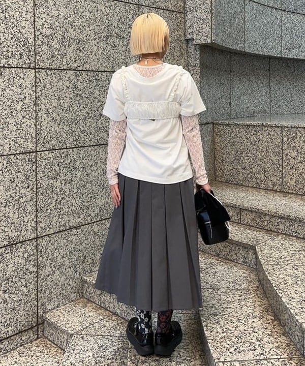 佐藤 亜美さんの「BEAMS WOMEN｜ボックス プリーツ ミディ スカート」を使ったコーディネート