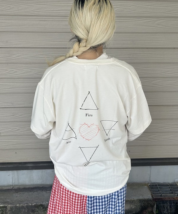 MATSUMOTO AMIさんの「BEAMS WOMEN｜【別注】HEAR MY NAME &times; maturely / メモラブル プリント Tシャツ」を使ったコーディネート