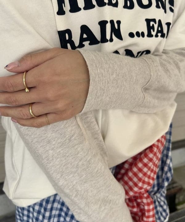 MATSUMOTO AMIさんの「BEAMS WOMEN｜【別注】HEAR MY NAME &times; maturely / メモラブル プリント Tシャツ」を使ったコーディネート