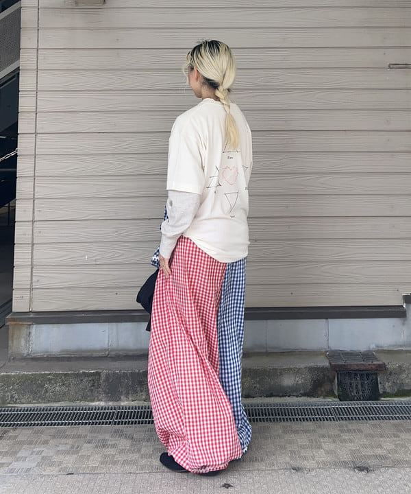 MATSUMOTO AMIさんの「BEAMS WOMEN｜【別注】HEAR MY NAME &times; maturely / メモラブル プリント Tシャツ」を使ったコーディネート