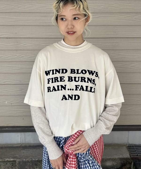 MATSUMOTO AMIさんの「BEAMS WOMEN｜【別注】HEAR MY NAME &times; maturely / メモラブル プリント Tシャツ」を使ったコーディネート