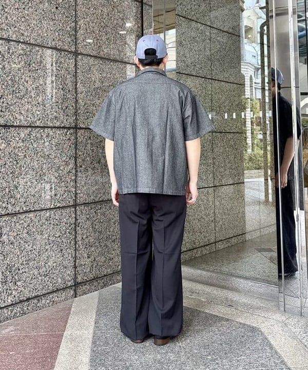 戸次 裕星さんの「BEAMS WOMEN｜【別注】UNIVERSAL OVERALL / シャンブレー ジップ ショートスリーブ シャツ」を使ったコーディネート