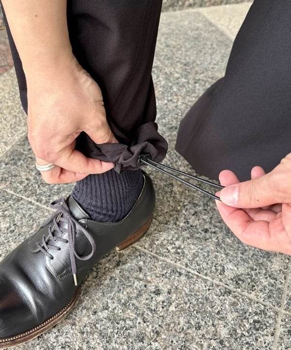 戸次 裕星さんの「BEAMS WOMEN｜【別注】UNIVERSAL OVERALL / シャンブレー ジップ ショートスリーブ シャツ」を使ったコーディネート