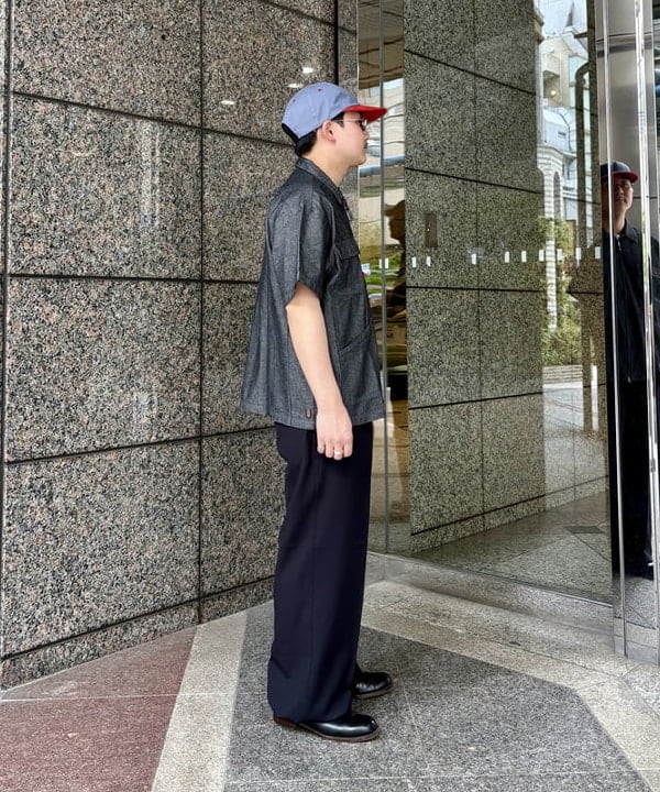 戸次 裕星さんの「BEAMS WOMEN｜【別注】UNIVERSAL OVERALL / シャンブレー ジップ ショートスリーブ シャツ」を使ったコーディネート