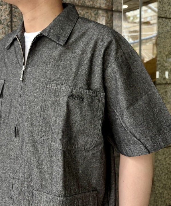 戸次 裕星さんの「BEAMS WOMEN｜【別注】UNIVERSAL OVERALL / シャンブレー ジップ ショートスリーブ シャツ」を使ったコーディネート