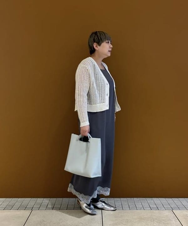 塚越 有紀さんの「BEAMS WOMEN｜3ゲージ コットン メッシュ カーディガン」を使ったコーディネート