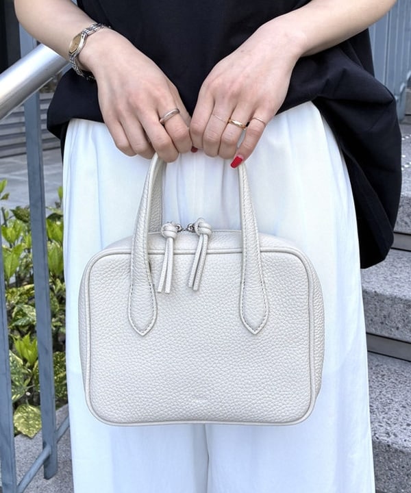 蒲原 捺美さんの「BEAMS WOMEN｜【別注】COG THE BIGSMOKE / LISA フレンチスリーブ トップス」を使ったコーディネート