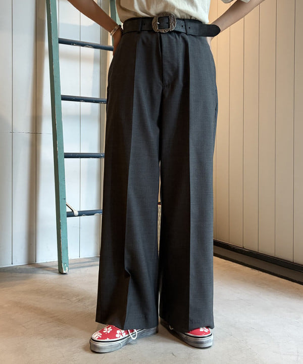 ミナミマリコさんの「BEAMS WOMEN｜ティーダブ ワイド スラックス」を使ったコーディネート