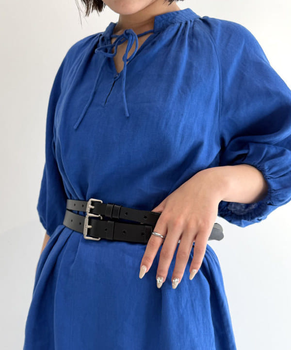 松本 佳菜子さんの「BEAMS WOMEN｜ワイド ダブル バックル ベルト」を使ったコーディネート