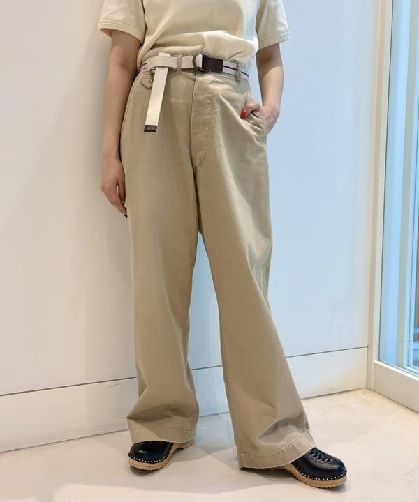 おのすさんの「BEAMS WOMEN｜【別注】HEAR MY NAME &times; maturely / ニュアンス チノ」を使ったコーディネート