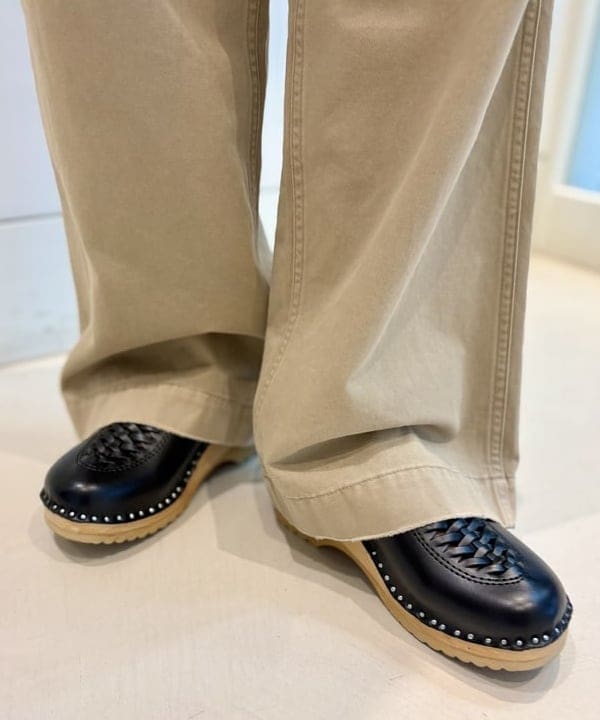 おのすさんの「BEAMS WOMEN｜【別注】HEAR MY NAME &times; maturely / ニュアンス チノ」を使ったコーディネート