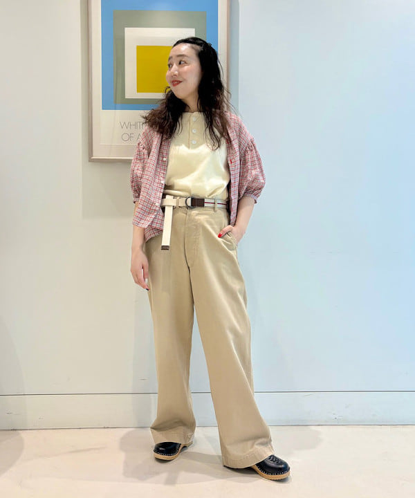 おのすさんの「BEAMS WOMEN｜【別注】HEAR MY NAME &times; maturely / ニュアンス チノ」を使ったコーディネート