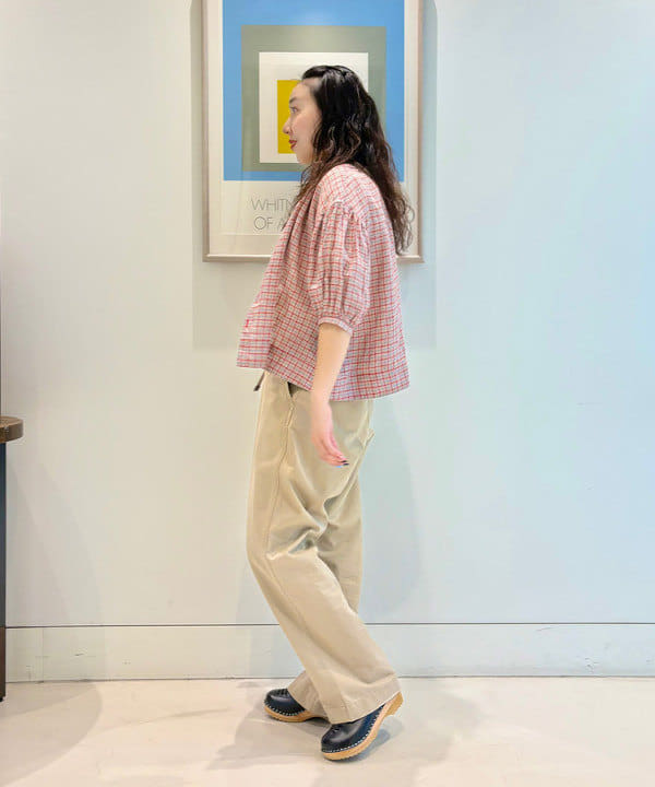 おのすさんの「BEAMS WOMEN｜【別注】HEAR MY NAME &times; maturely / ニュアンス チノ」を使ったコーディネート