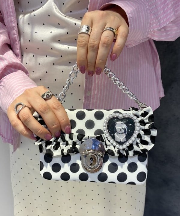 マツモト アカネさんの「BEAMS WOMEN｜ストライプ ビッグ シャツ」を使ったコーディネート