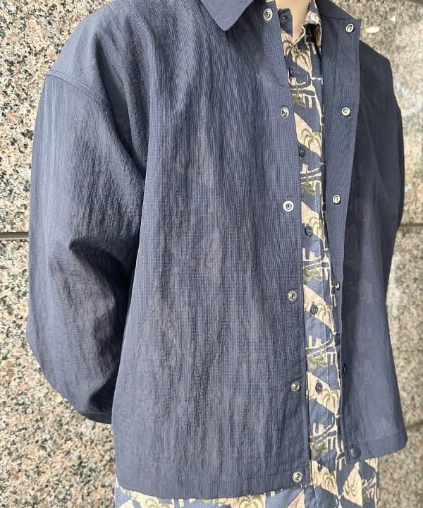 吉田 洸輝さんの「BEAMS WOMEN｜ショートレングス シアー コーチシャツ【ワイドショートフィット】」を使ったコーディネート