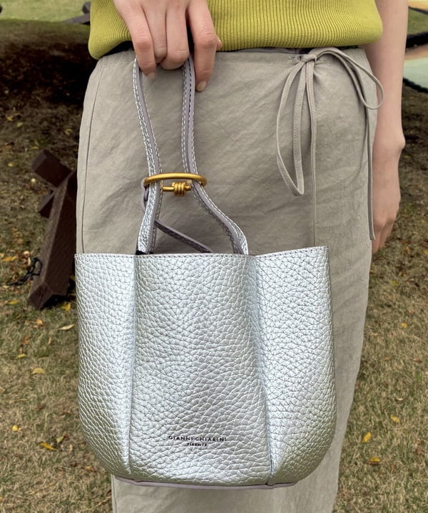 岡 妃呂美さんの「BEAMS WOMEN｜16ゲージ コットン スキッパー ニット」を使ったコーディネート