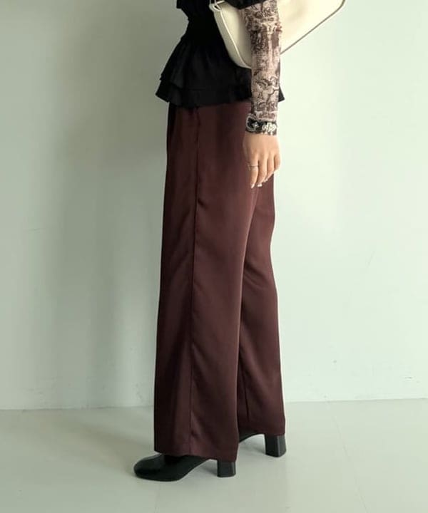 松本 佳菜子さんの「BEAMS WOMEN｜スクエア ワンハンドル バッグ」を使ったコーディネート