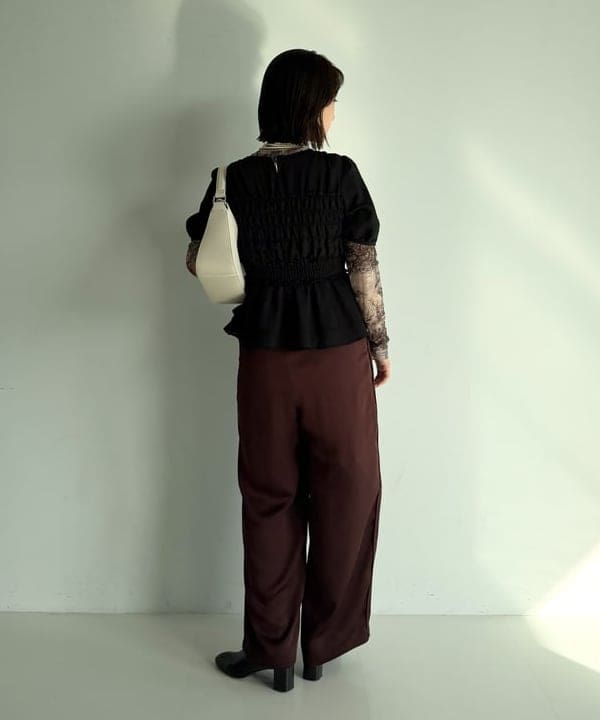 松本 佳菜子さんの「BEAMS WOMEN｜スクエア ワンハンドル バッグ」を使ったコーディネート