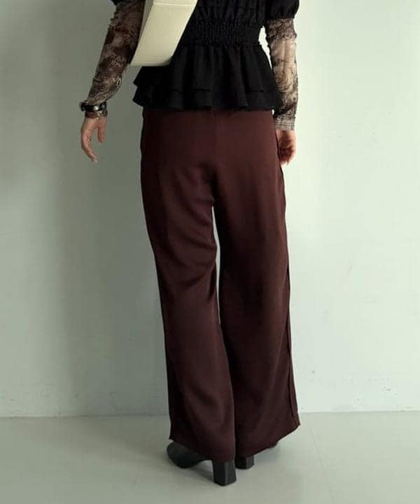 松本 佳菜子さんの「BEAMS WOMEN｜スクエア ワンハンドル バッグ」を使ったコーディネート