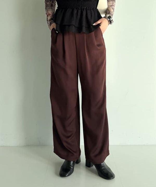 松本 佳菜子さんの「BEAMS WOMEN｜スクエア ワンハンドル バッグ」を使ったコーディネート