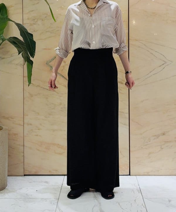 岩沢 珠代さんの「BEAMS WOMEN｜AK+1 / リネン ダブルタック パンツ」を使ったコーディネート