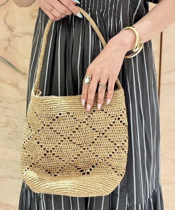 関 桂子さんの「BEAMS WOMEN｜【別注】ne Quittez pas / ボイル ストライプ フレンチスリーブ ワンピース」を使ったコーディネート