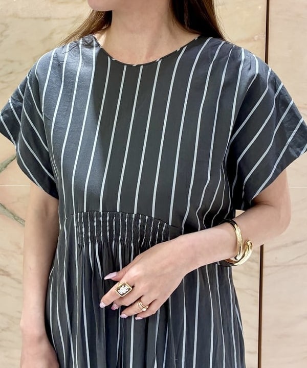 関 桂子さんの「BEAMS WOMEN｜【別注】ne Quittez pas / ボイル ストライプ フレンチスリーブ ワンピース」を使ったコーディネート