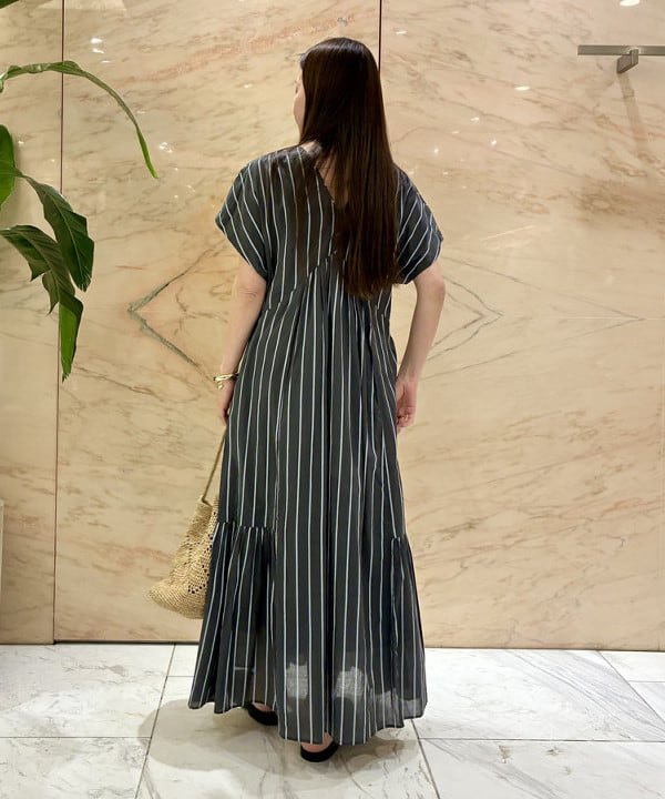 関 桂子さんの「BEAMS WOMEN｜【別注】ne Quittez pas / ボイル ストライプ フレンチスリーブ ワンピース」を使ったコーディネート