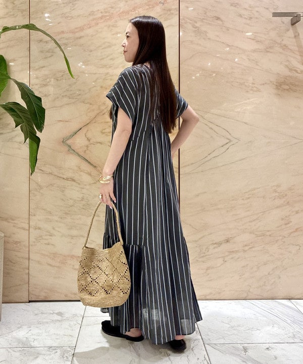 関 桂子さんの「BEAMS WOMEN｜【別注】ne Quittez pas / ボイル ストライプ フレンチスリーブ ワンピース」を使ったコーディネート